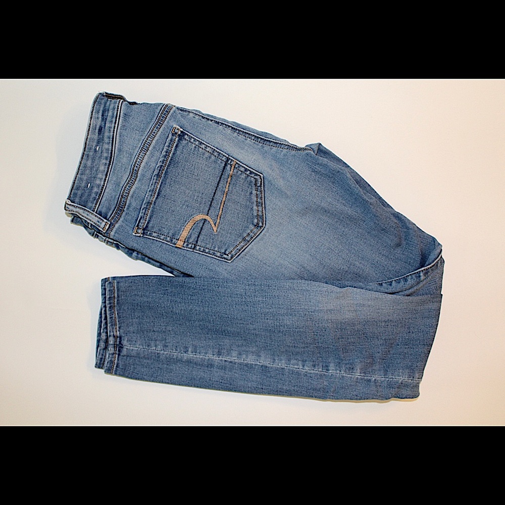 American eagle size 6 jeans
